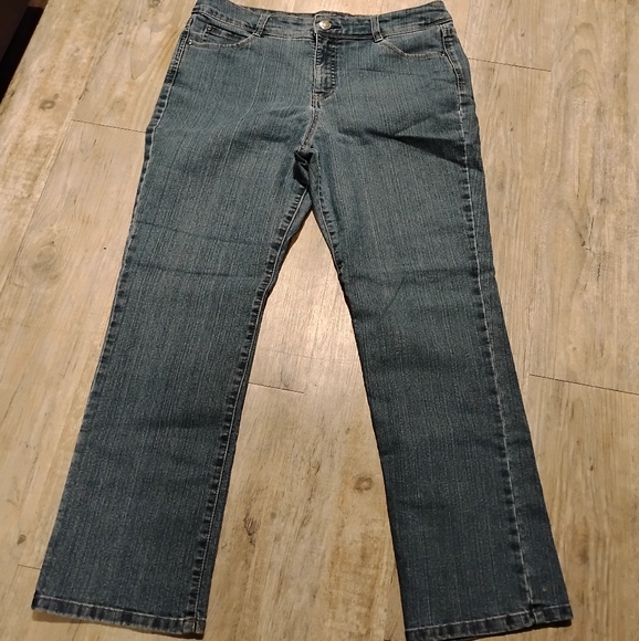 Ladies jeans SIZE 14 SHORT - Picture 1 of 8